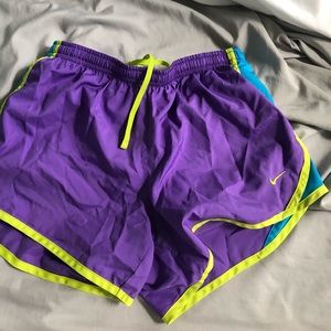 NIKE SHORTS